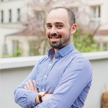 Une image contenant personne, Visage humain, sourire, homme

Le contenu généré par l’IA peut être incorrect.