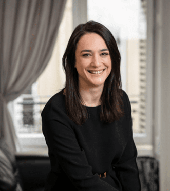 Une image contenant Visage humain, sourire, personne, habits

Le contenu généré par l’IA peut être incorrect.